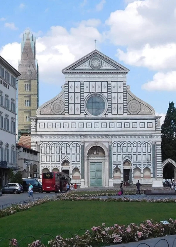 Famous basilica with tourists and cars in the foreground, under a blue sky.